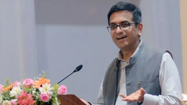 cji-dy-chandrachud-imposter-sc-cyber-crime-complaint-rs-500-request-delhi-police-cab-fare-demand-digital-frauds